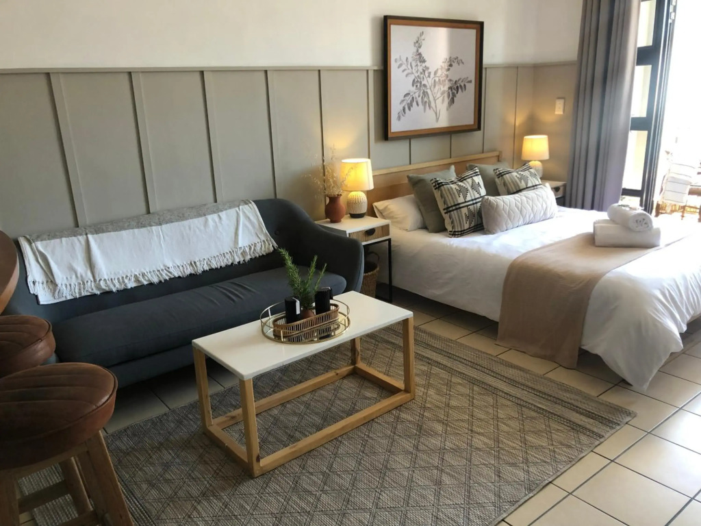 Courtyard Casual - stylish studio in heart of Stellenbosch centre