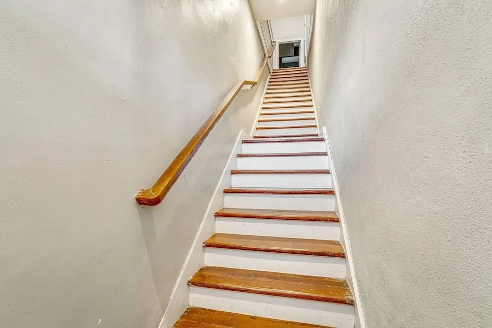 Luxurious Lower Garden District Condo w/ Balcony!