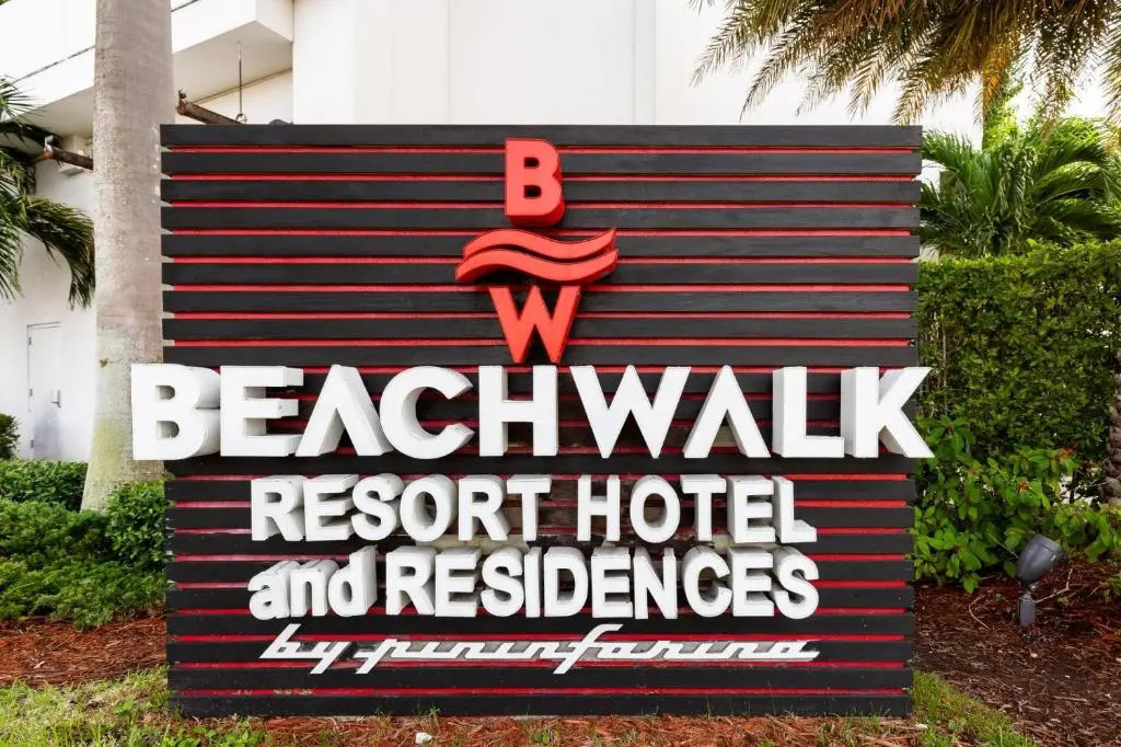 2/2 Miami - Panoramic views at Beachwalk Resort 27th for 6 guests by Ammos VR