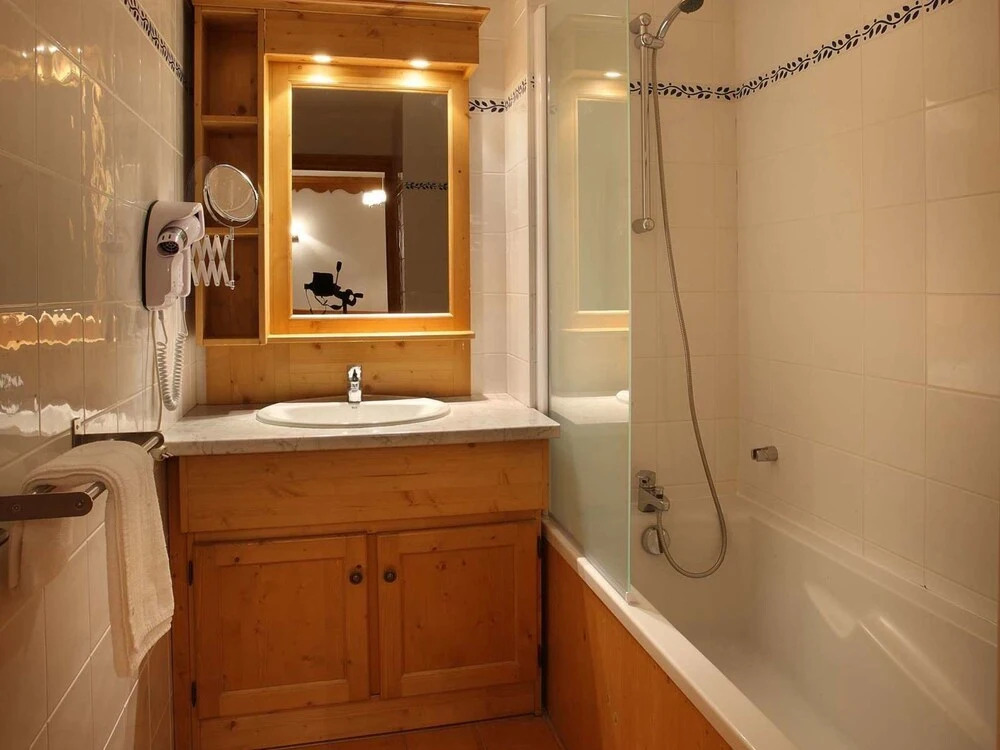 Apartment on the Slopes in the big ski Area Grandes Rousses