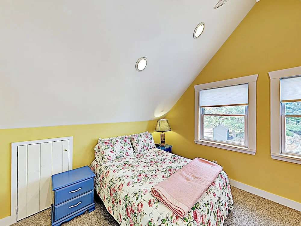 New Listing! Bayfront Getaway W/ Stunning Views 4 Bedroom Home