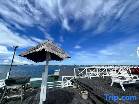 Vera Lavu Water Villa (24-Hour Chinese Housekeeper Service & Unlimited Snorkeling)