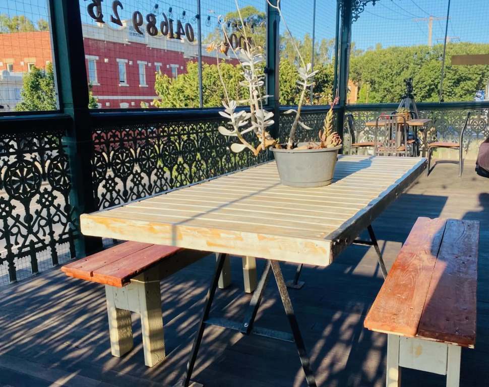 Entire Townhouse in Heart of Echuca's Port CBD - 15 guest capacity