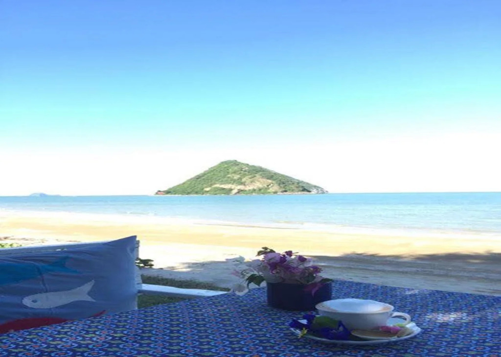 Brassiere Beach Resort