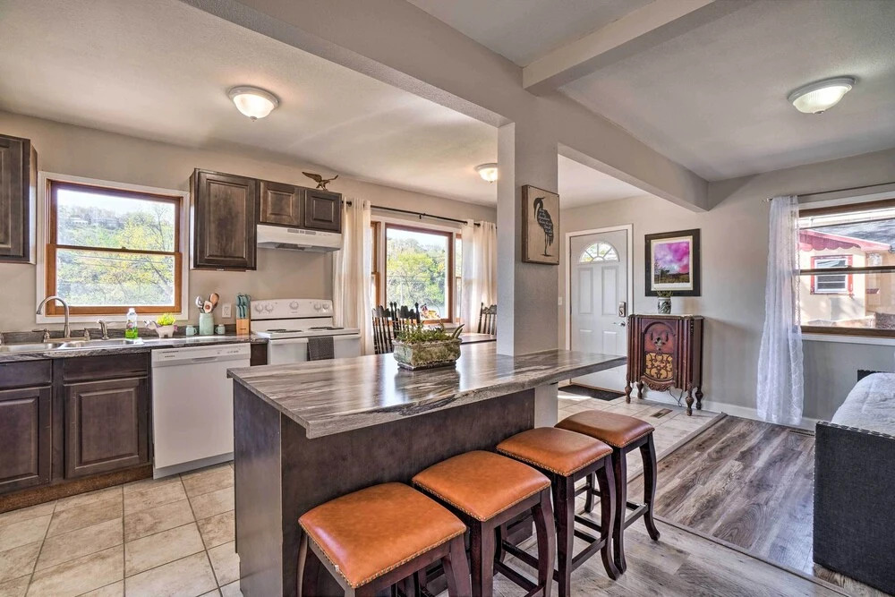 Rockaway Beach House w/ Fire Pit & River View!