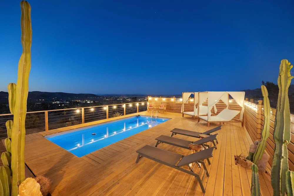Rancho Nopales Jt - Pool, Hot Tub, Hammocks, Fast Wifi + Views! 4 Bedroom Home by RedAwning