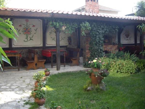 Saint Nikola Family Hotel