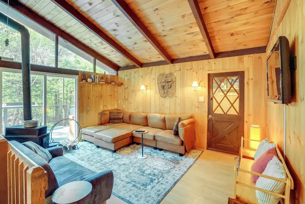 Treehouse Chalet Near Mt. Snow w/ On-site Trails!