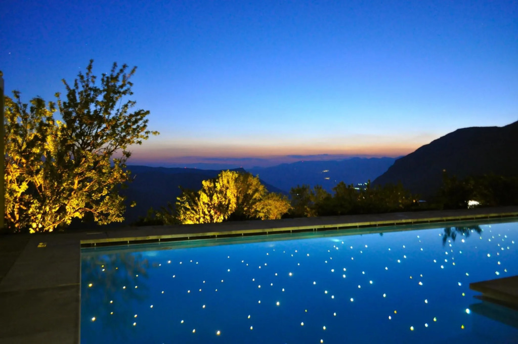 Elafivolia Arachova Suites