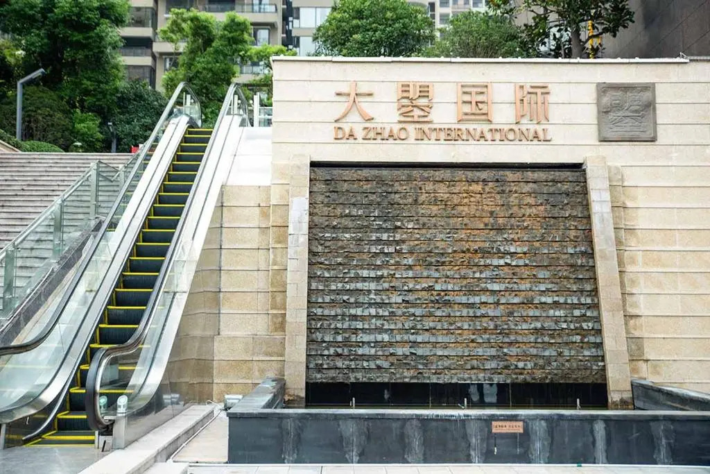 LuoYang LuoLong·DaZhaoGuoJi Square· Locals Apartment 00176120