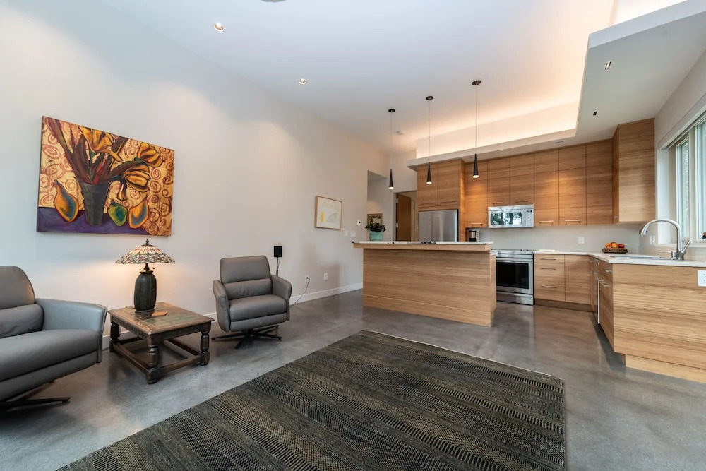 *Queenswood Suite