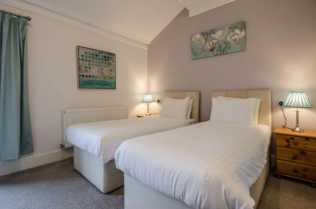 Dukes Folly Hotel