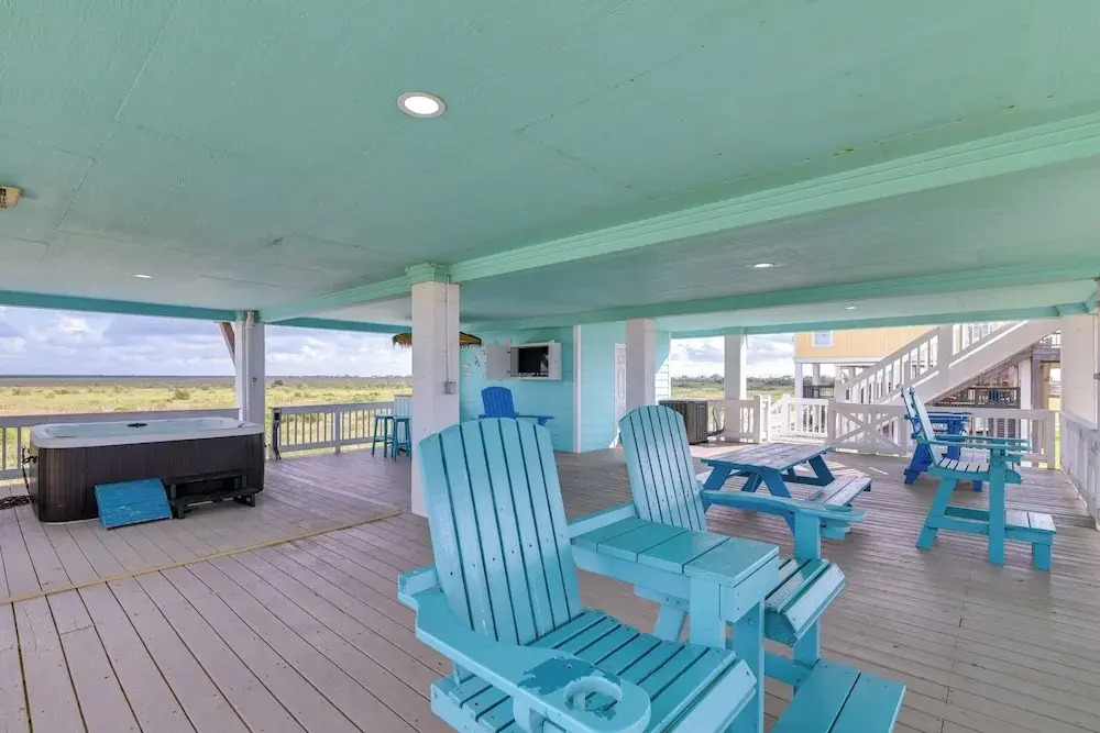 Walk to Beach: Home w/ Hot Tub & Deck in Gilchrist