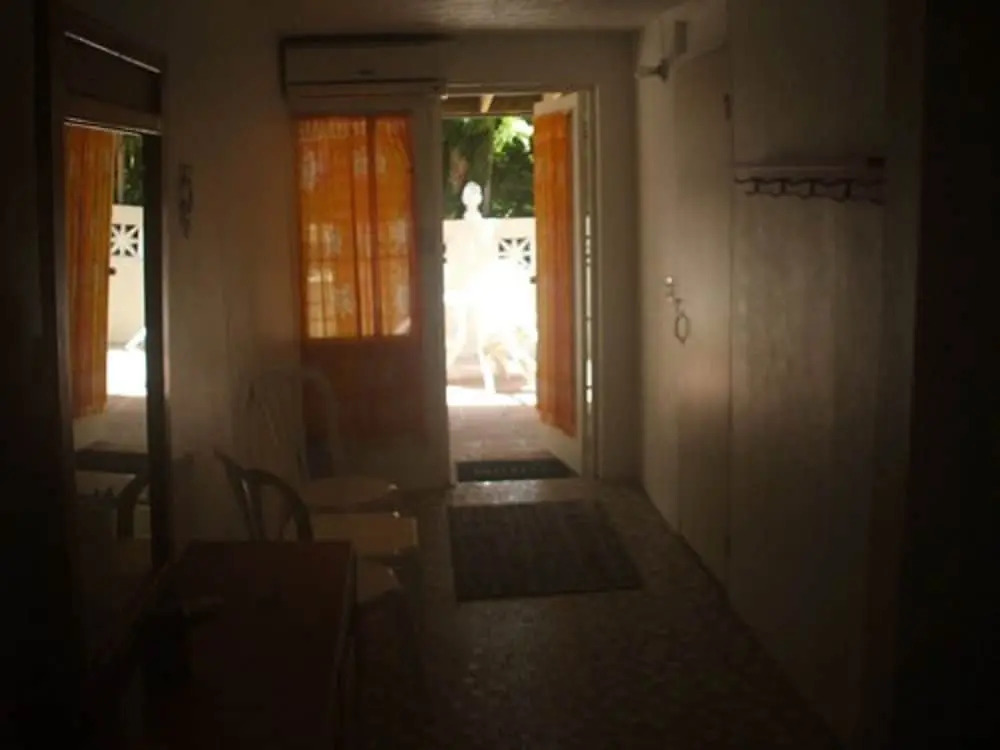 Trade Winds Restaurant & Guest House
