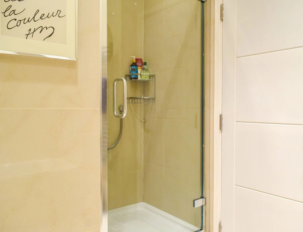 Well-Appointed 2 Bedroom East London Flat