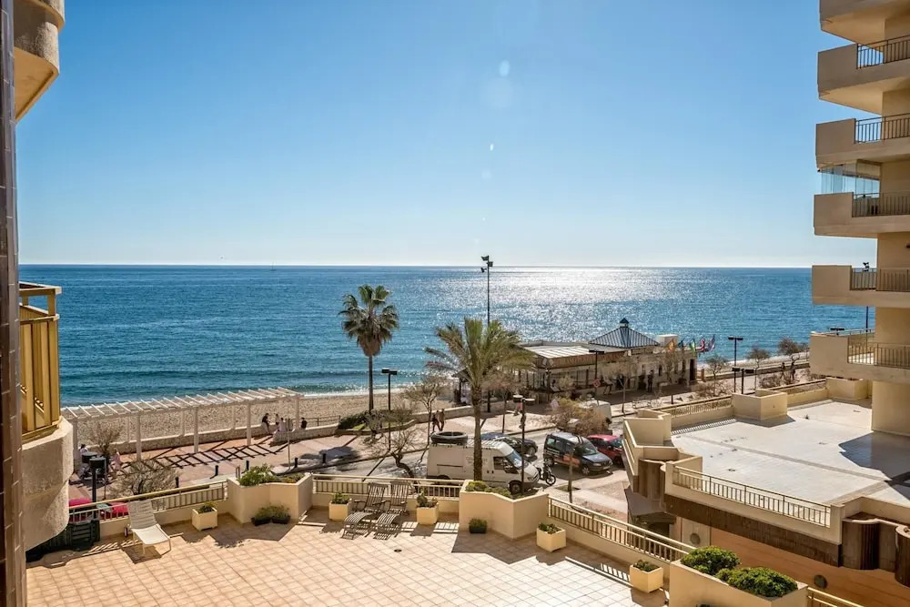 Dona Sofia - Fuengirola Promenade Apartment With Stunning Sea Views, Wifi