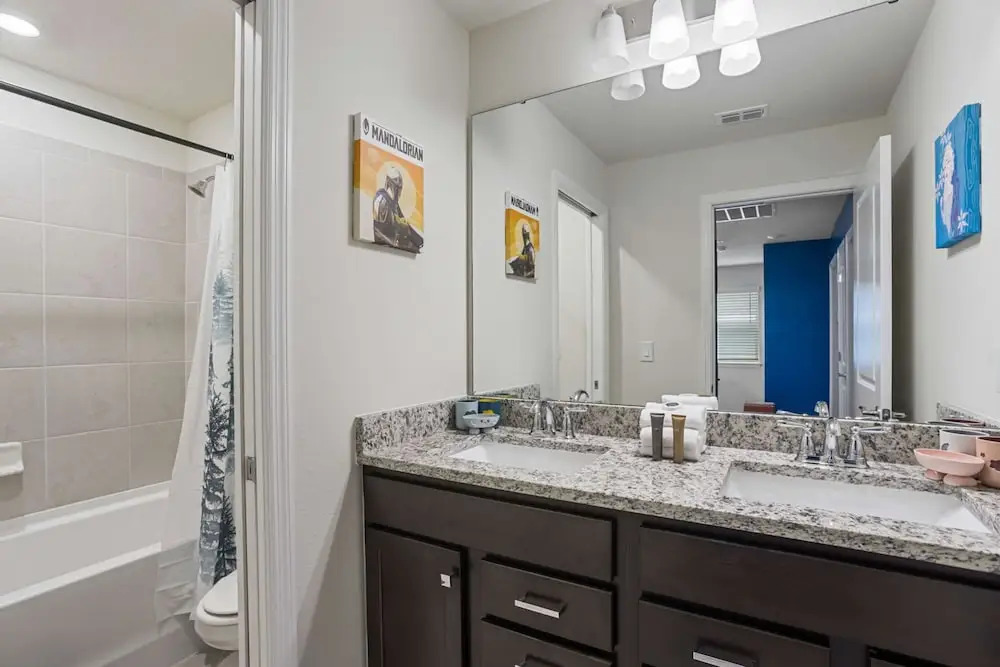 BRAND New 5 bed Villa in Windsor Cay