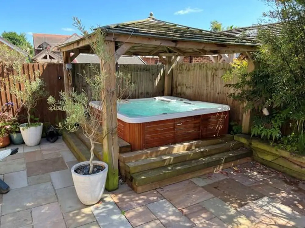 4 Bed-House Sleep 10-Parking-HotTub-Wifi