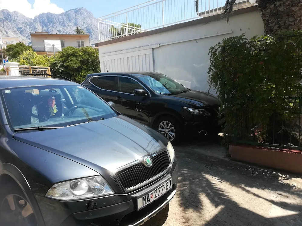 Apartment With 2 Bedrooms in Baška Voda, With Enclosed Garden and Wifi