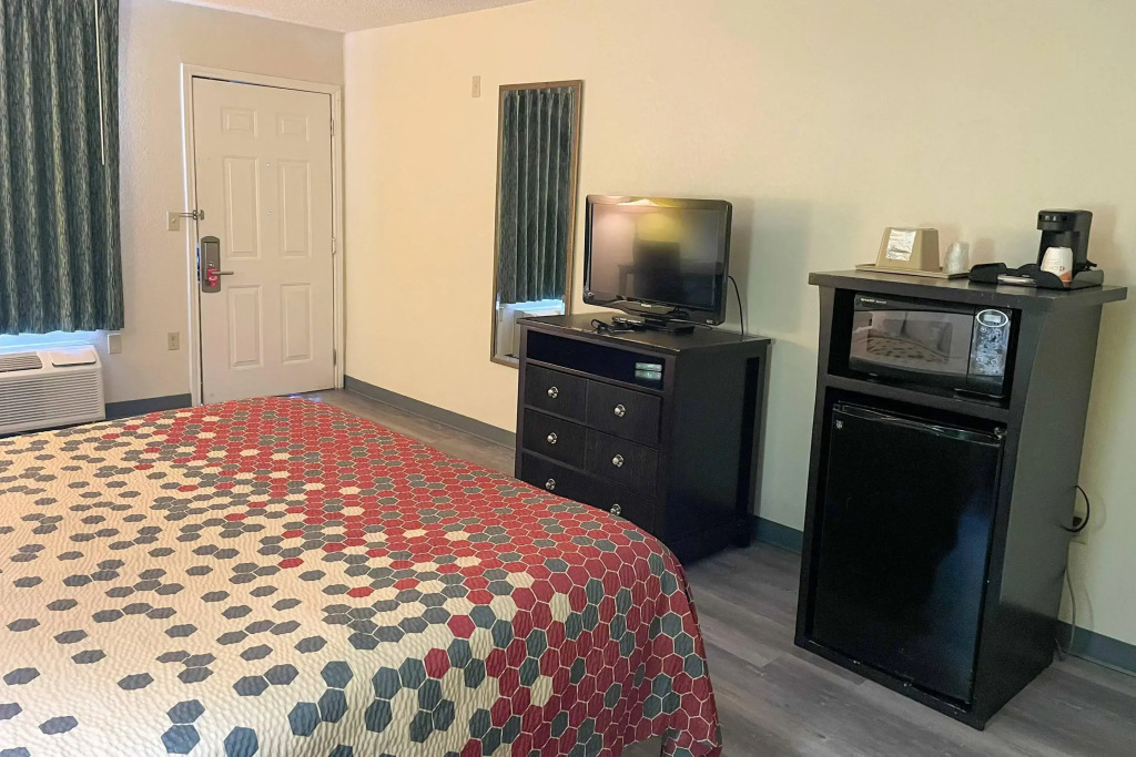 Econo Lodge Inn & Suites Sweetwater I-20