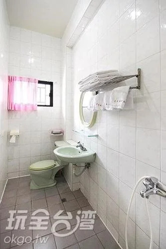 Reny Lake Warm Hostel