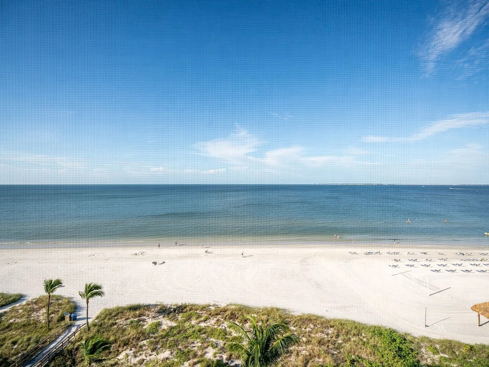 Beach Villas 703 Gulf-View with Pool, Beach Access & BBQ Area