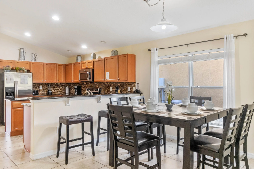 5 Bedrooms 3 Bathrooms Veranda Palms 4458 Np