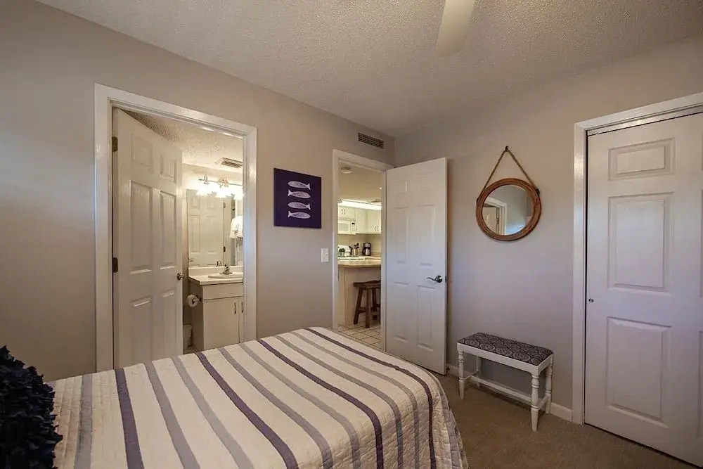 Gulf Shore Condo #107 - 2 Br condo by RedAwning