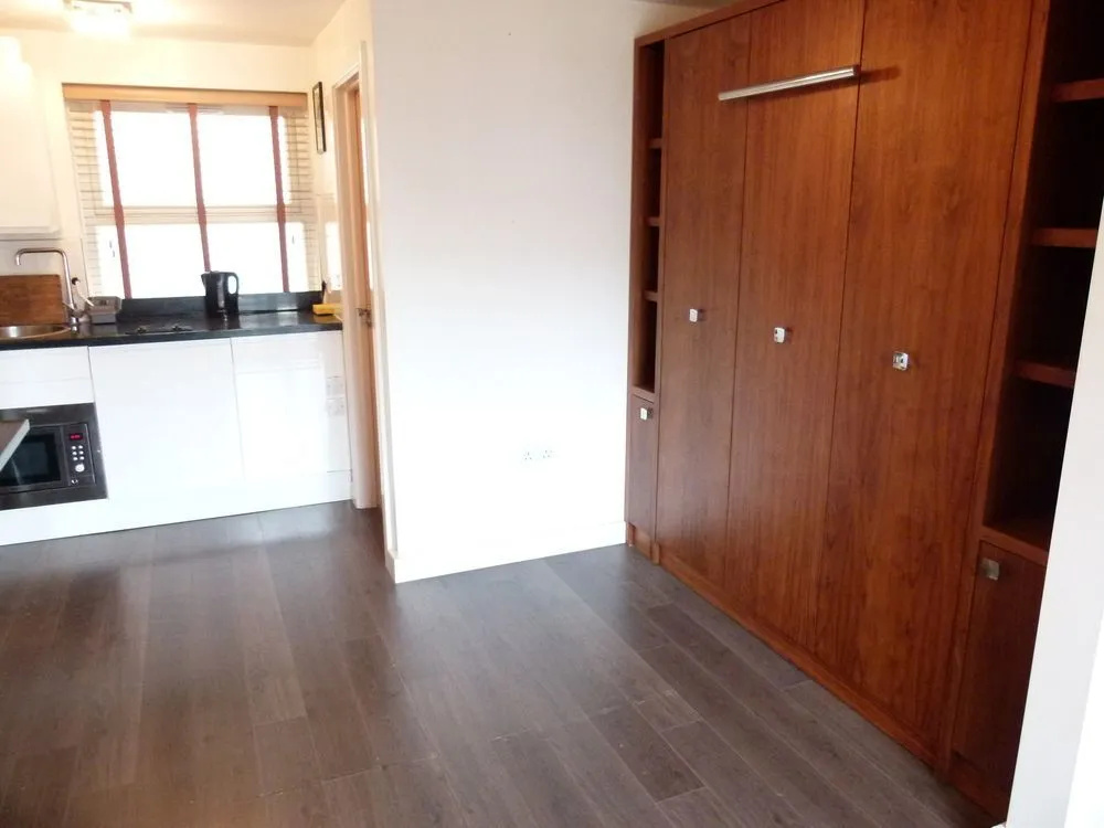SS Property Hub - City of London Studio Apartment 9