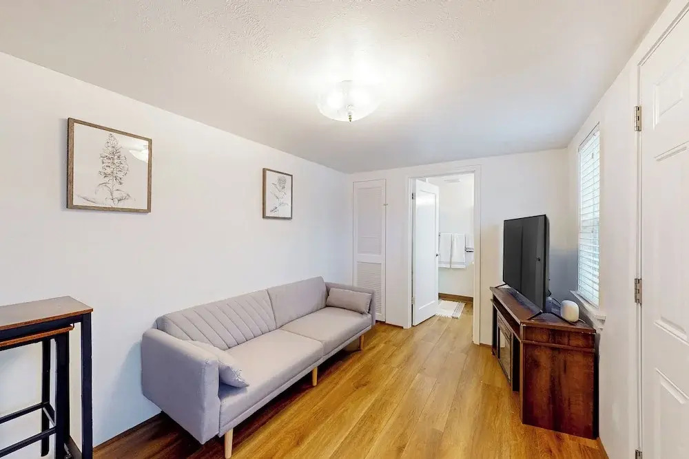 1BR Sunlit Retreat w/ Patio - Near Golf & Parks