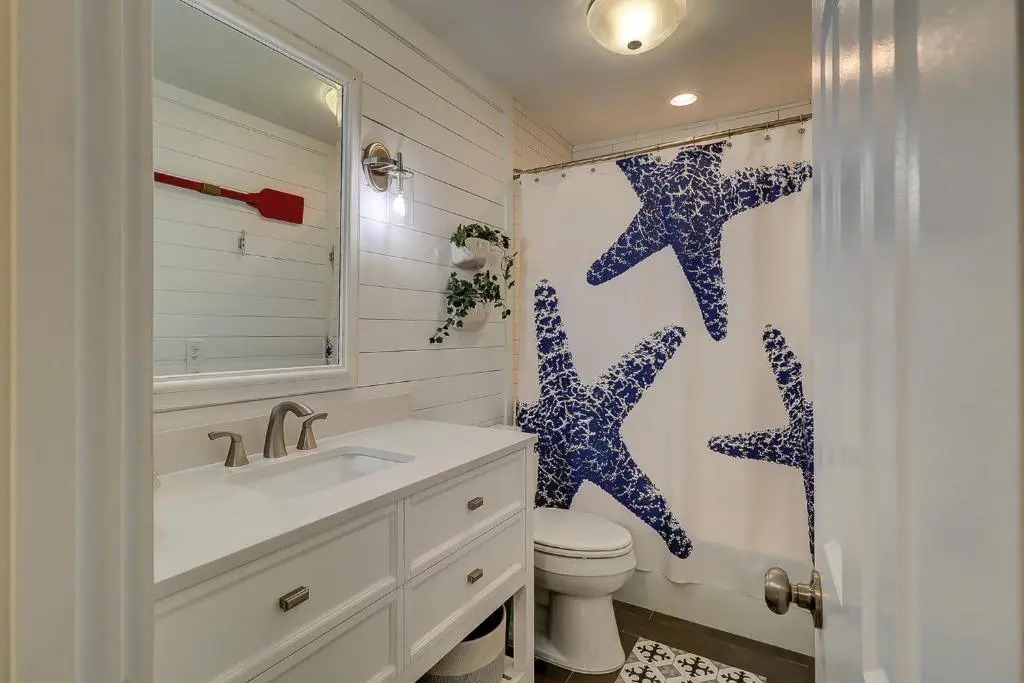 19 Sailmaster 3 BR Condo Shipyard Pool