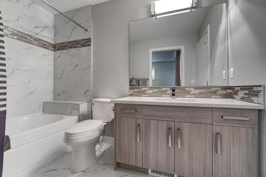 Three-Bedroom with Fireplace #41 Sunalta Downtown