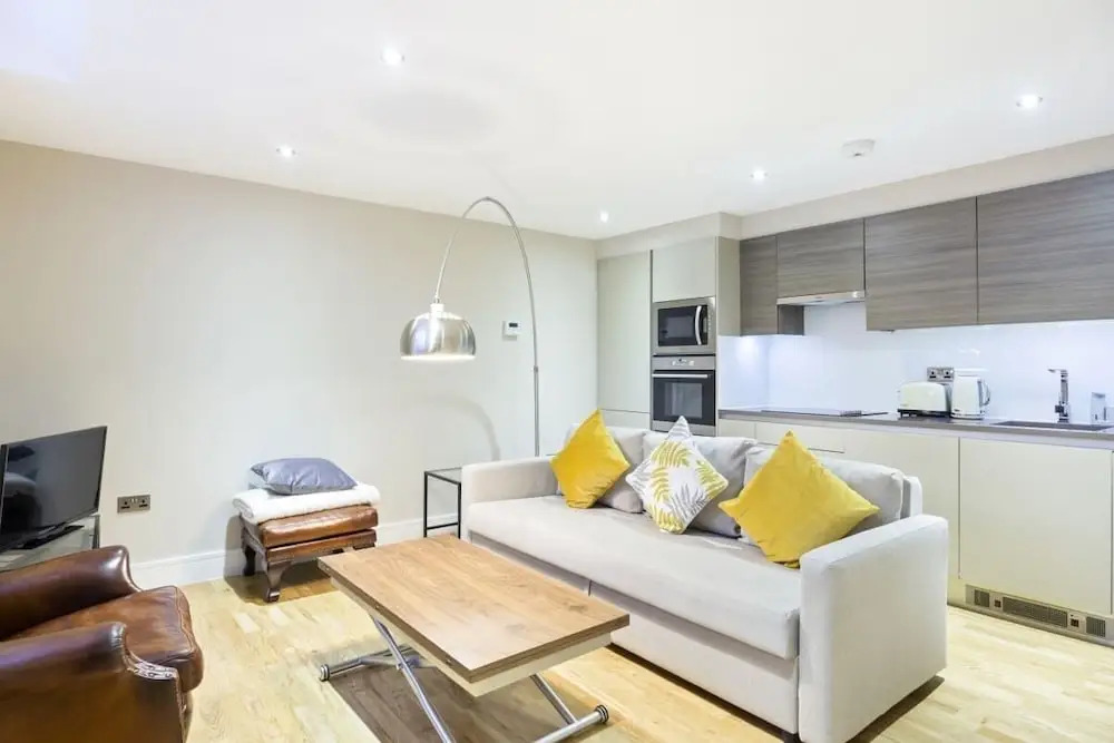 Modern & Cosy Apartment Close To Tube, Sleeps 5