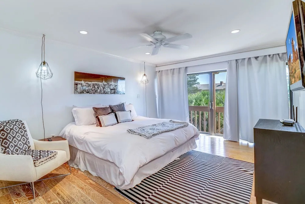 New Listing! Beachfront Gem W/ Wraparound Balcony 3 Bedroom Townhouse