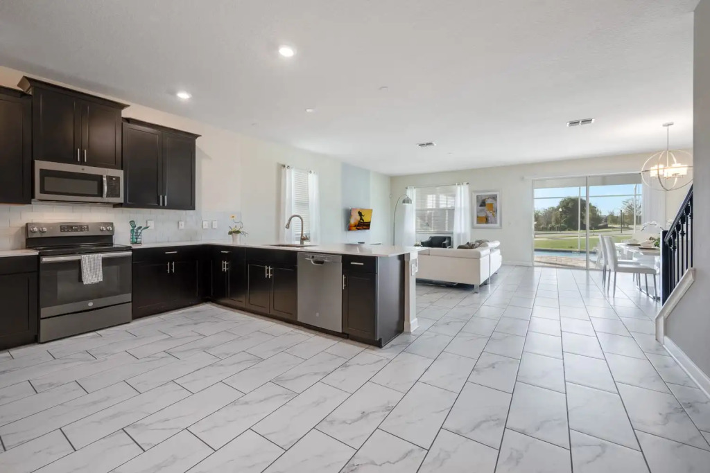 Wonderful home with private pool game and movie rooms near Disney