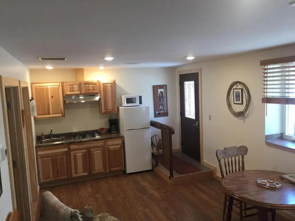 Creekside Downtown Vacation Suites, Only Adults 25 or older