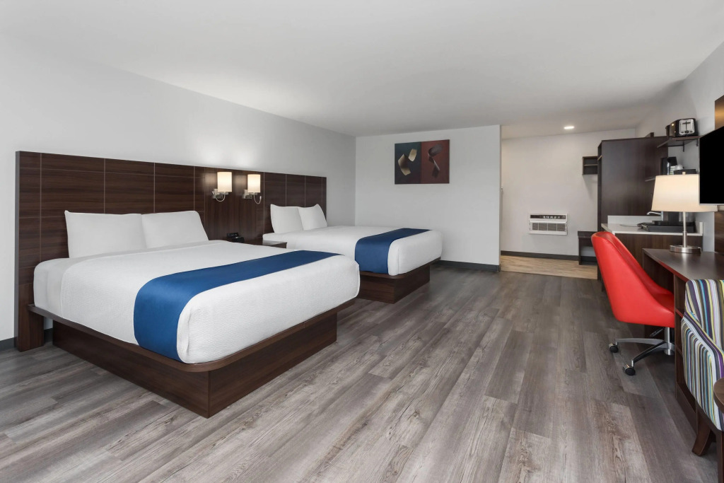 Travelodge by Wyndham Cochrane Ontario