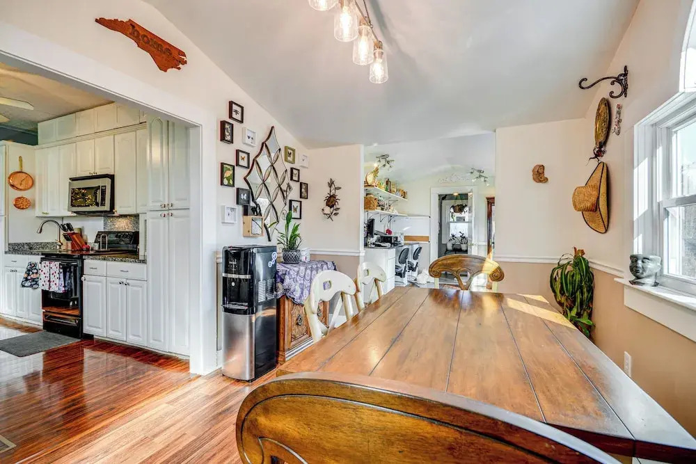 'storybook Craftsman' Home w/ Private Hot Tub!