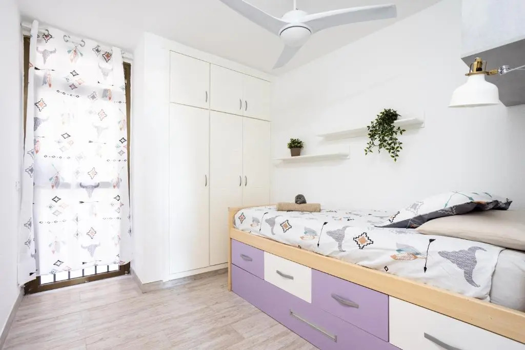 102 GIGANTES Oasis Deluxe by Sunkeyrents