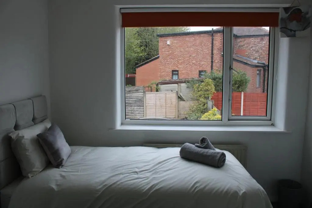 Beautiful 3 bedroom house with parking