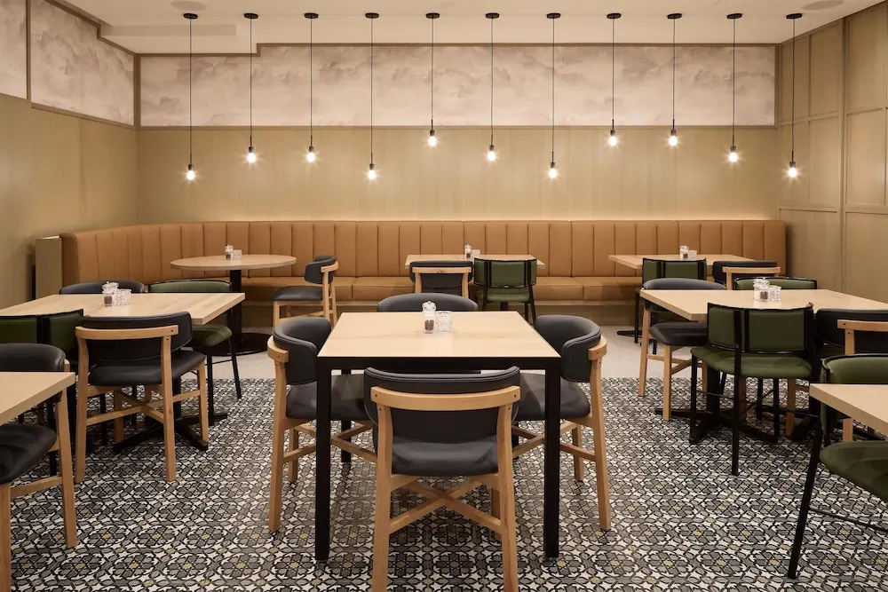 Hyatt Place Montreal Airport