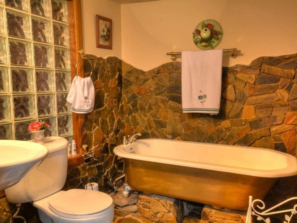 Cherokee Creekside Cabin