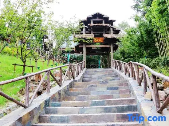 Qianhua Ancient Village Rufeng Homestay