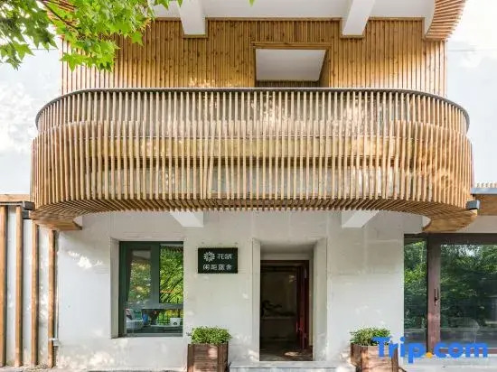 Floral Hotel · Jinan Xianyuan Blue House hotel (Black Tiger Spring Daming Lake)