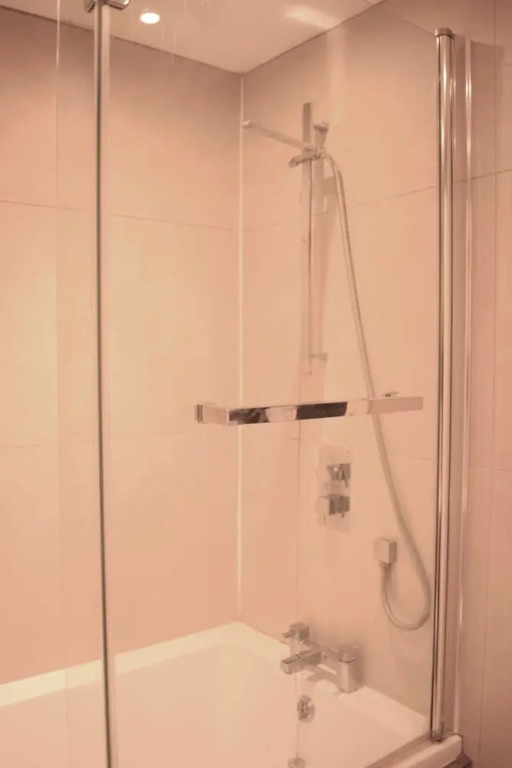 1 Bedroom Apartment With Patio Near Clapham