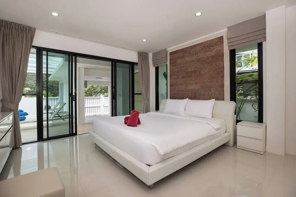 Chic 3 BR Silver Pool Villa near Kamala beach
