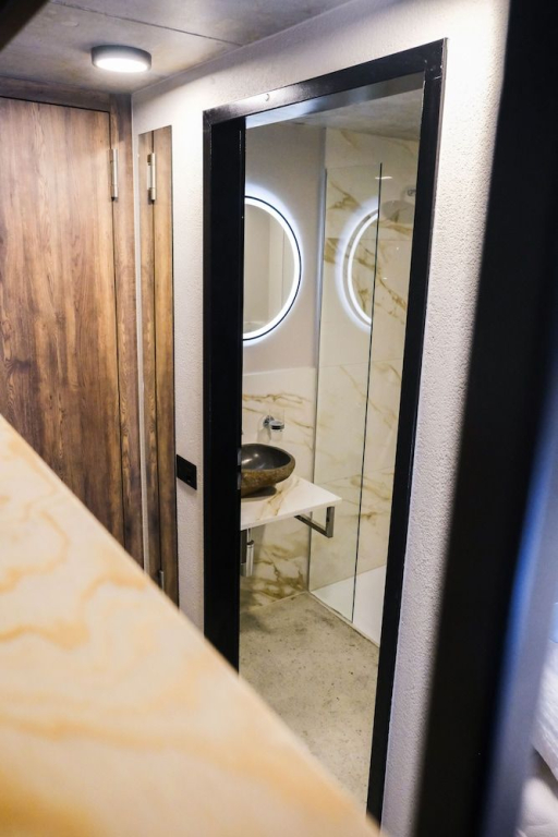 Peaky Riders Self Check-in Hotel