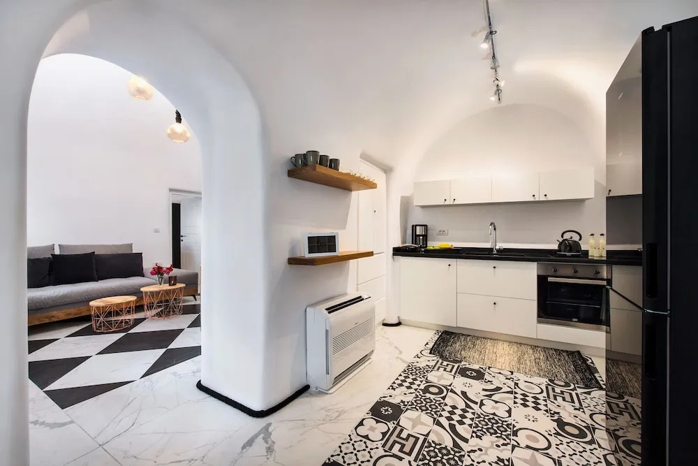 Fira 2-Bed Villa Sleeps 4 Hot Tub & Pet Friendly