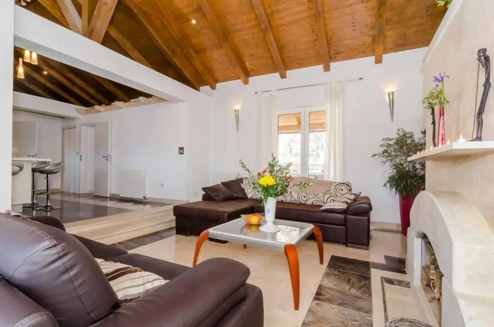 Villa Avoca - Four Bedroom Apartment With Two Balconies and Swimming Pool ID Direct Booker 2124