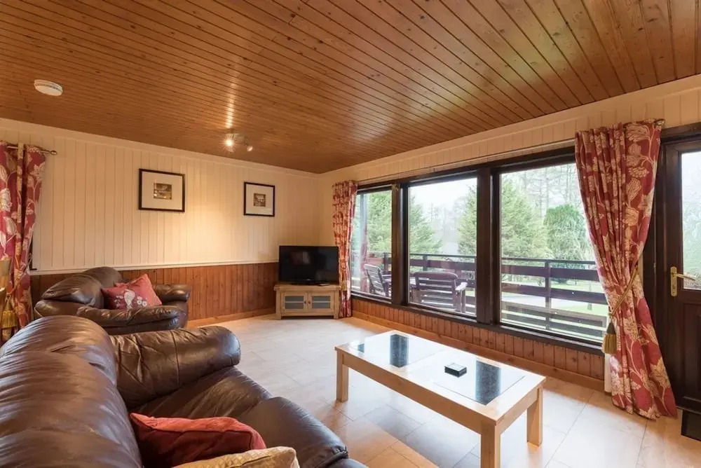 Bluebell Lodge 2 with Hot Tub